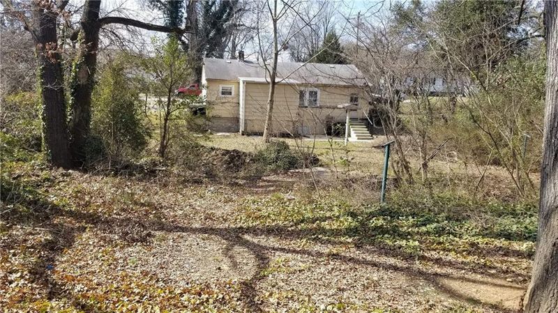 215 N Cobb Ave, Burlington, NC 27217