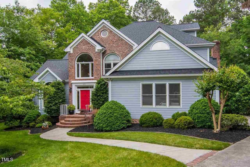 215 Collinson Dr, Chapel Hill, NC 27514
