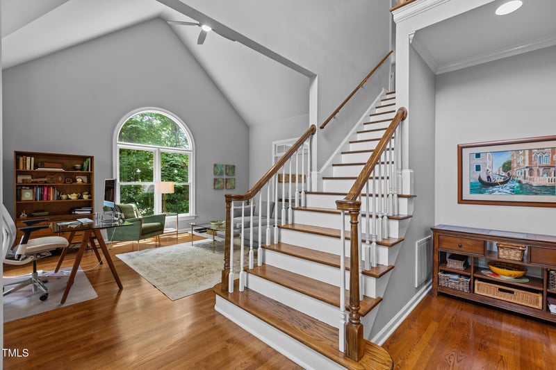 215 Collinson Dr, Chapel Hill, NC 27514