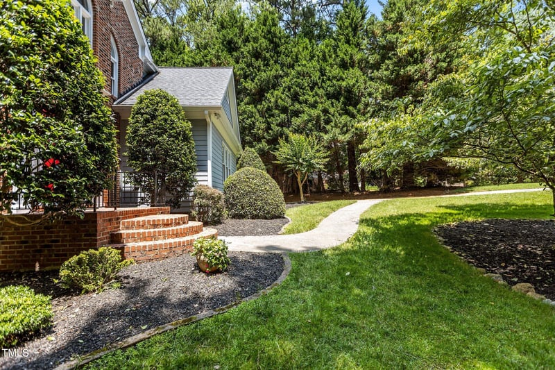 215 Collinson Dr, Chapel Hill, NC 27514