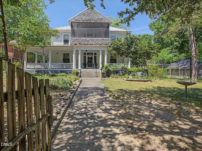 215 Hillcrest Rd, Raleigh, NC 27605