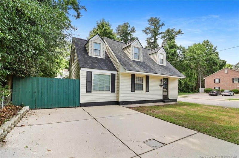 215 Hinsdale Ave, Fayetteville, NC 28305