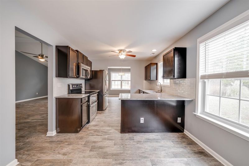 215 Hollyhock Ln, Apex, NC 27539