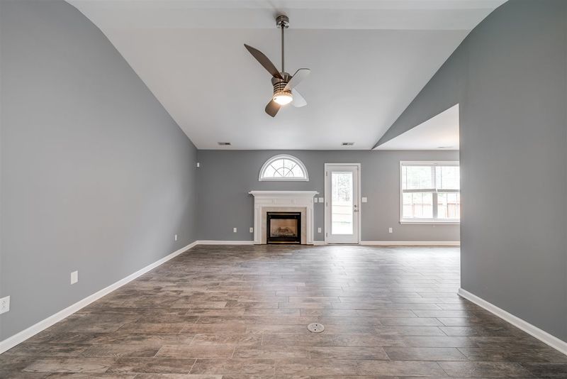215 Hollyhock Ln, Apex, NC 27539
