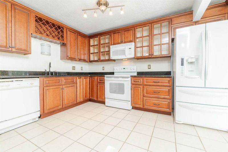 215 Indigo Dr, Cary, NC 27513