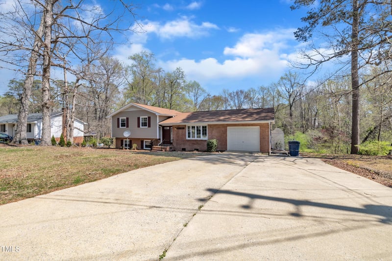 215 Longview Dr, Smithfield, NC 27577