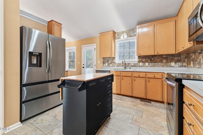 215 Nelson Ct, Clayton, NC 27520