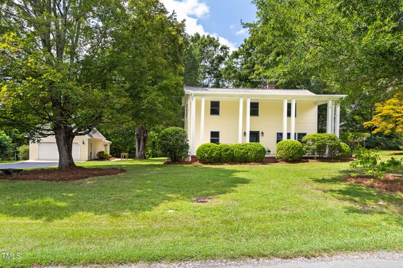 215 N Occoneechee St, Hillsborough, NC 27278