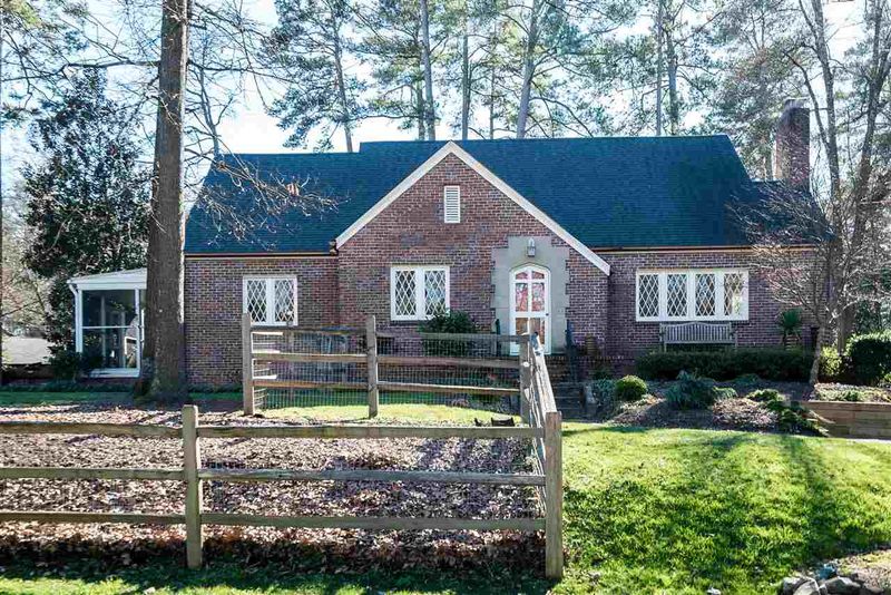 215 Pineview Rd, Durham, NC 27707