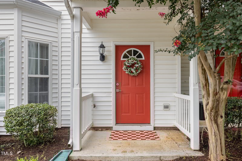 215 Pointe Crest Ct, Cary, NC 27513