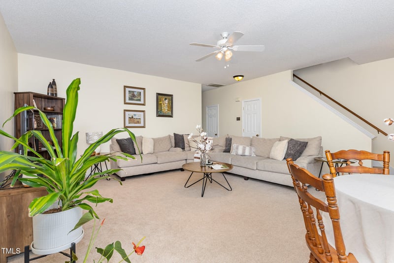 215 Pointe Crest Ct, Cary, NC 27513