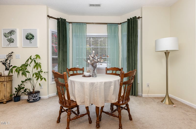 215 Pointe Crest Ct, Cary, NC 27513