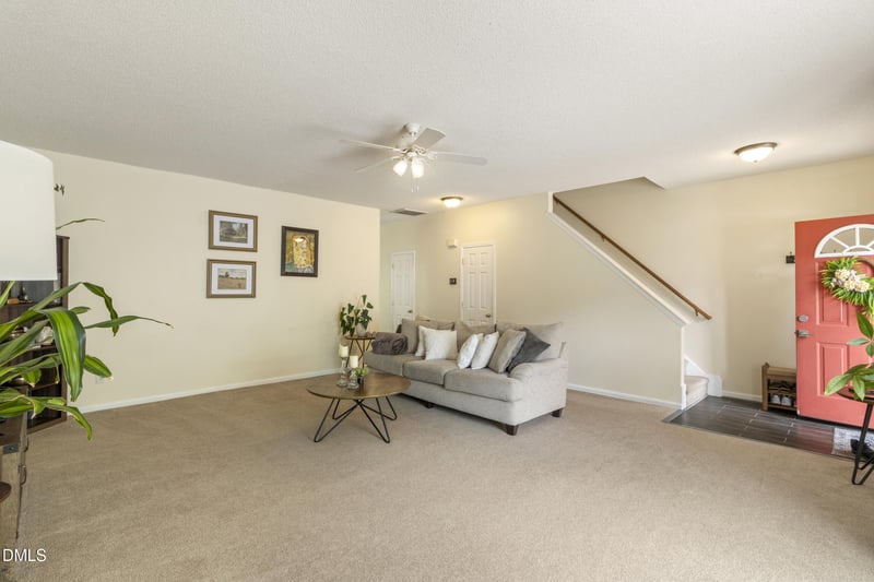 215 Pointe Crest Ct, Cary, NC 27513