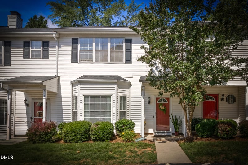 215 Pointe Crest Ct, Cary, NC 27513