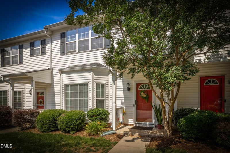 215 Pointe Crest Ct, Cary, NC 27513