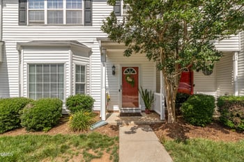 215 Pointe Crest Ct, Cary, NC 27513