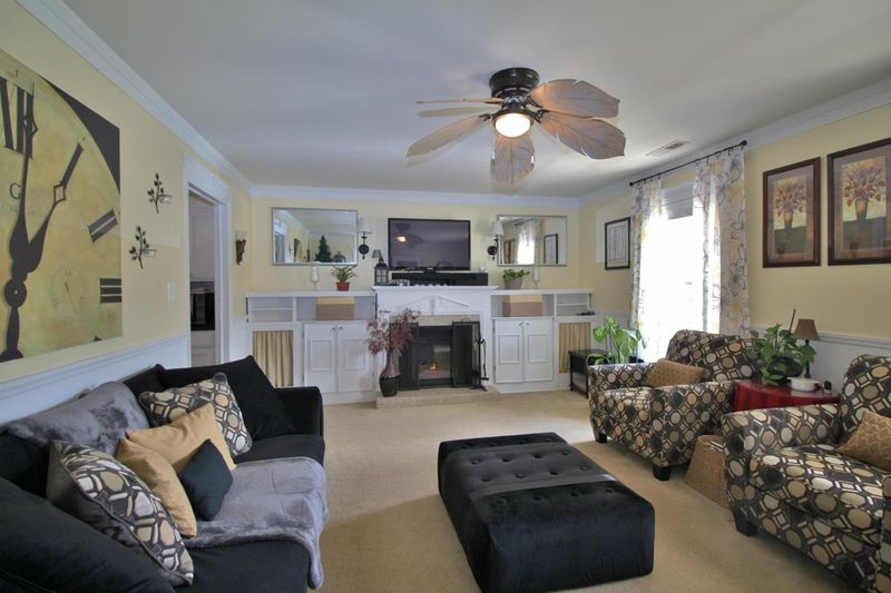 215 Randolph Dr, Clayton, NC 27520