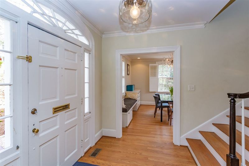 215 W University Dr, Chapel Hill, NC 27516