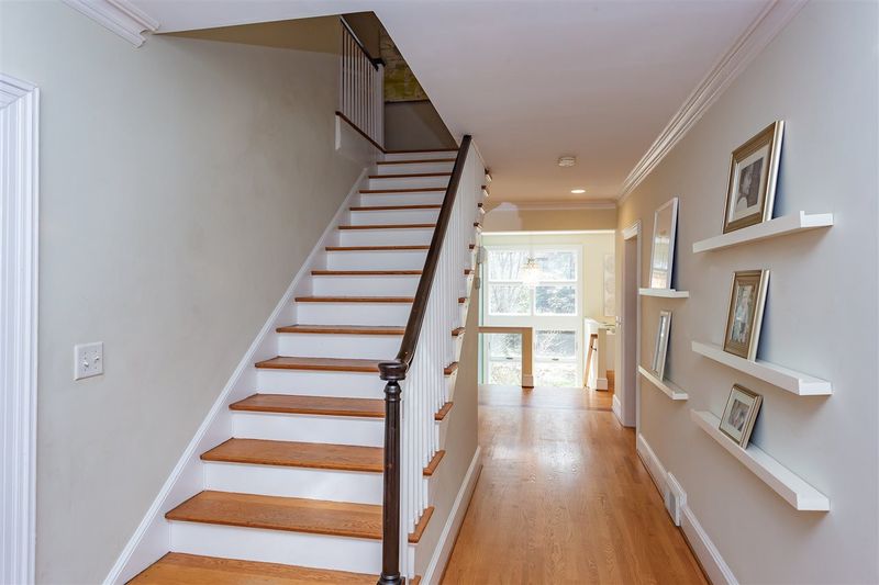 215 W University Dr, Chapel Hill, NC 27516