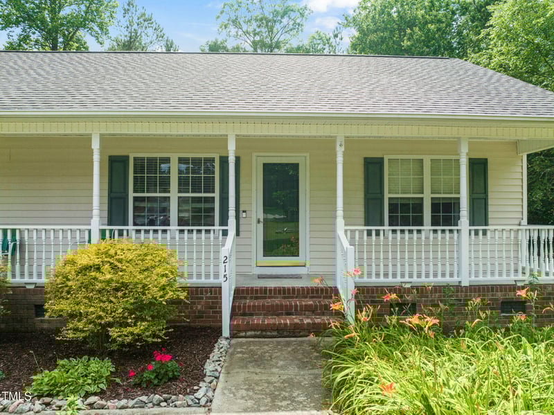 215 Virginia Pine Dr, Clayton, NC 27520