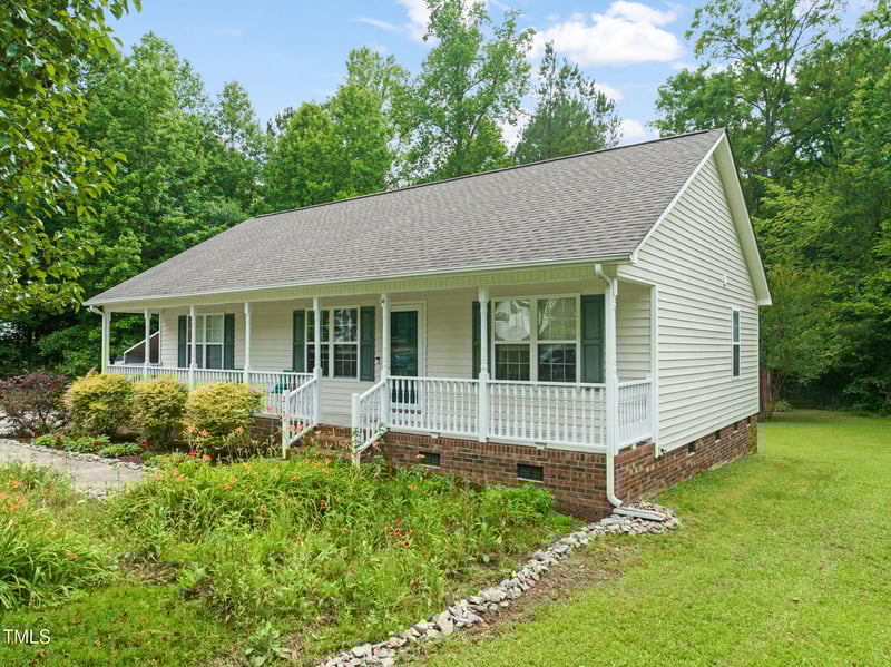 215 Virginia Pine Dr, Clayton, NC 27520