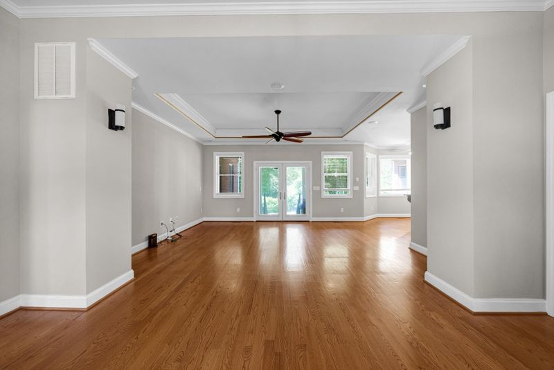 215 Walkabout Way, Chapel Hill, NC 27516