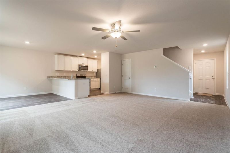 215 Windbreak Ln, Youngsville, NC 27596