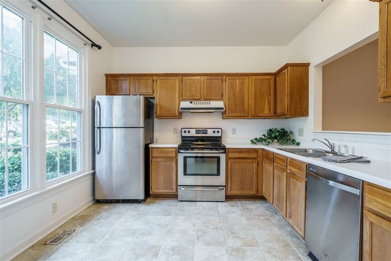215 Windbyrne Dr, Cary, NC 27513