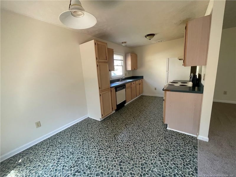 2150 Skyview Dr, Fayetteville, NC 28304