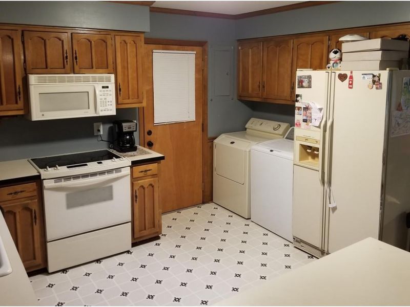 2156 Gardner Holt Rd, Burlington, NC 27215