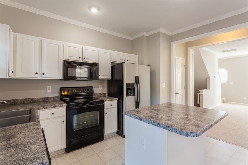 2156 Persimmon Ridge Dr, Raleigh, NC 27604