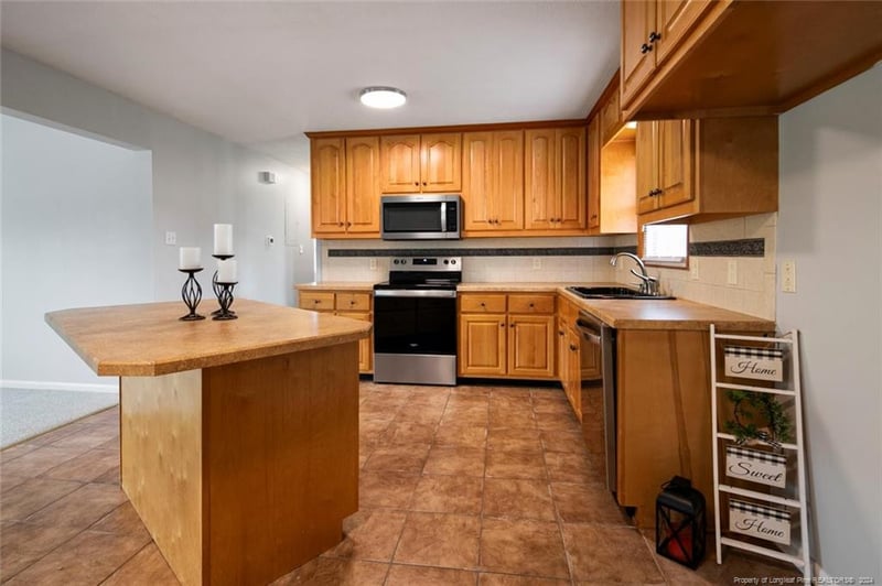 2157 Fargo Dr, Fayetteville, NC 28306