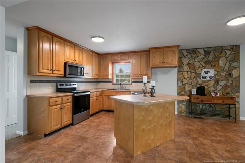 2157 Fargo Dr, Fayetteville, NC 28306