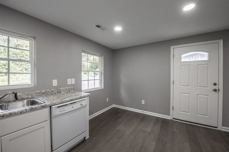 216 W Barbee St, Zebulon, NC 27597