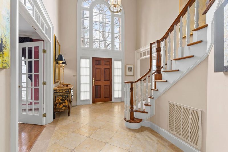 216 Bordeaux Ln, Cary, NC 27511