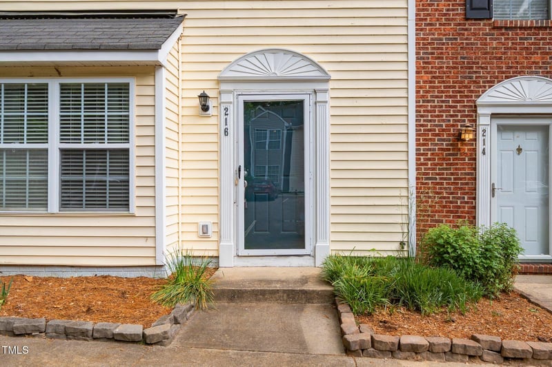 216 Climbing Ivy Ct, Cary, NC 27511