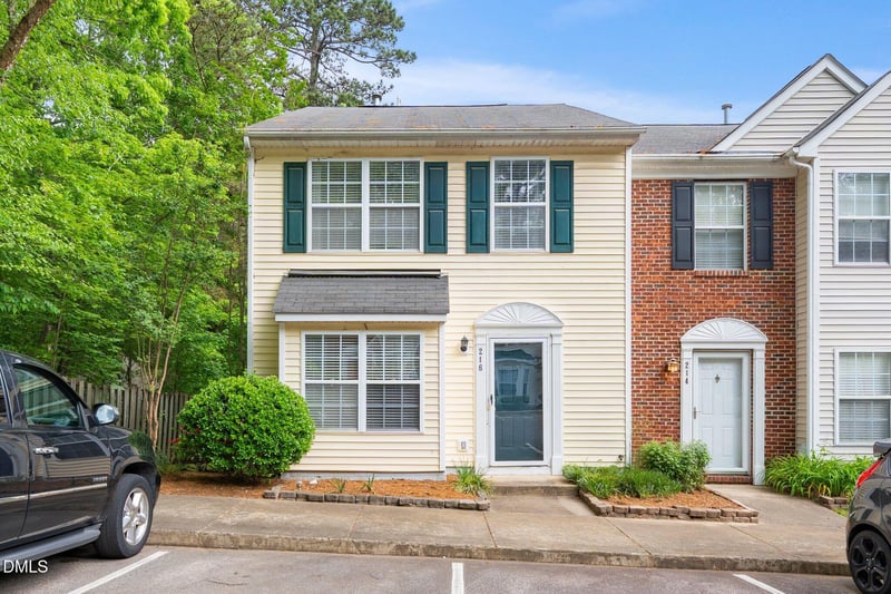 216 Climbing Ivy Ct, Cary, NC 27511