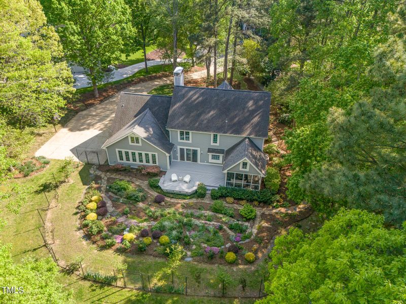 216 Collinson Dr, Chapel Hill, NC 27514