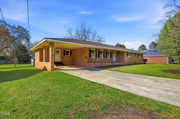 216 Crescent Dr, Clayton, NC 27520