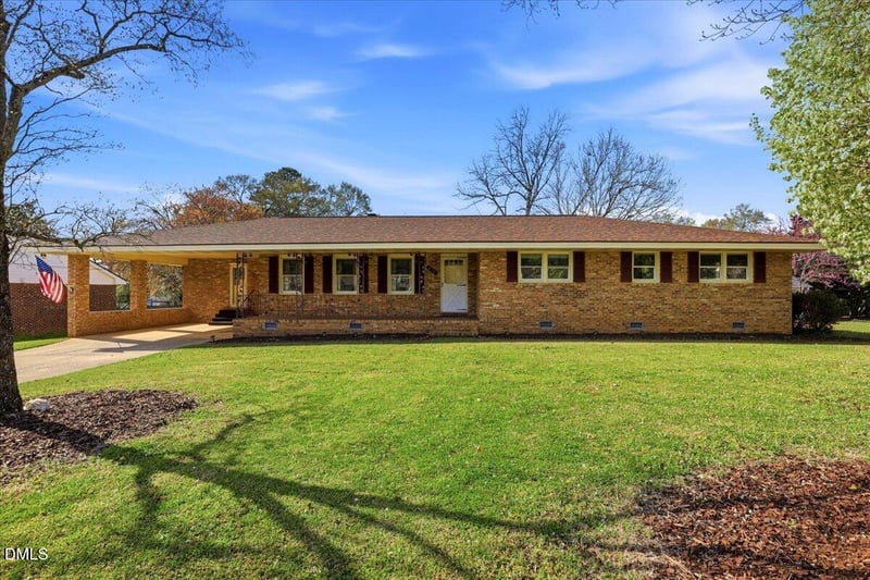 216 Crescent Dr, Clayton, NC 27520