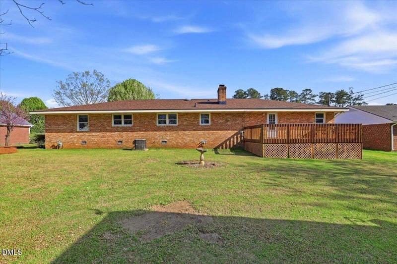 216 Crescent Dr, Clayton, NC 27520