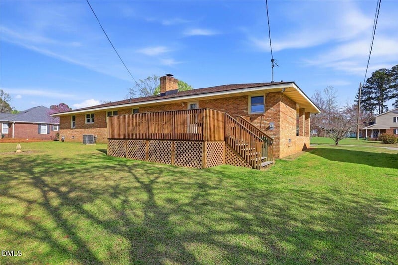 216 Crescent Dr, Clayton, NC 27520
