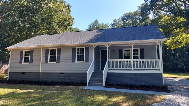 216 Essex Ln S, Clayton, NC 27520