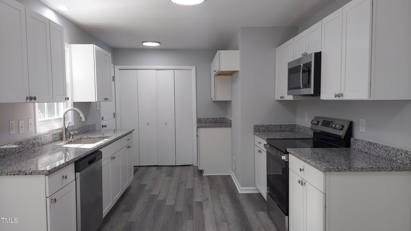 216 Essex Ln S, Clayton, NC 27520