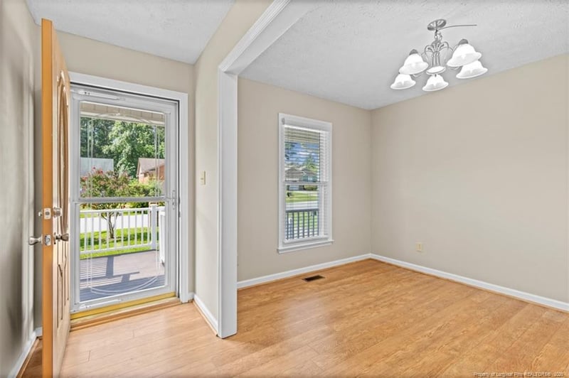 216 Fair Oaks Dr, Fayetteville, NC 28311