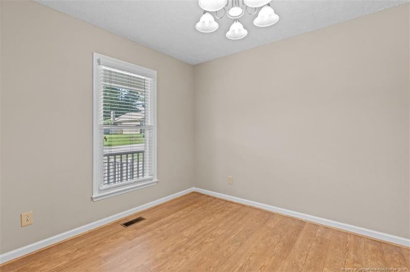 216 Fair Oaks Dr, Fayetteville, NC 28311