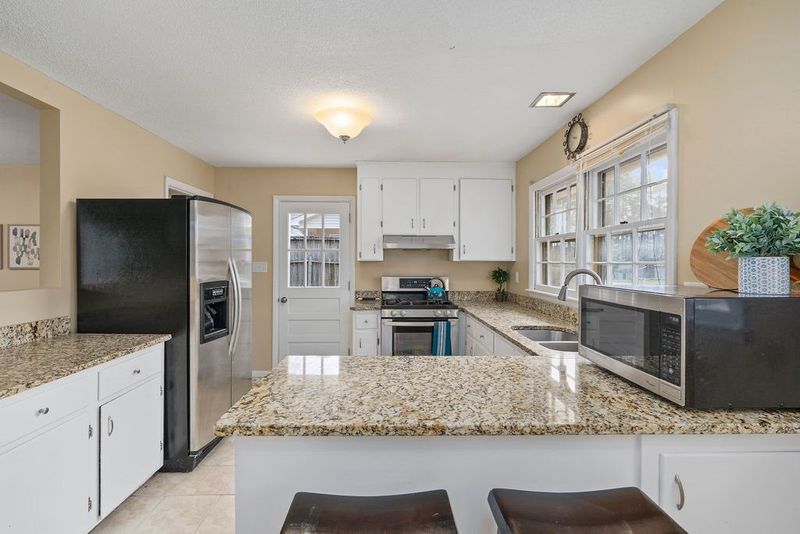 216 Gordon St, Cary, NC 27511