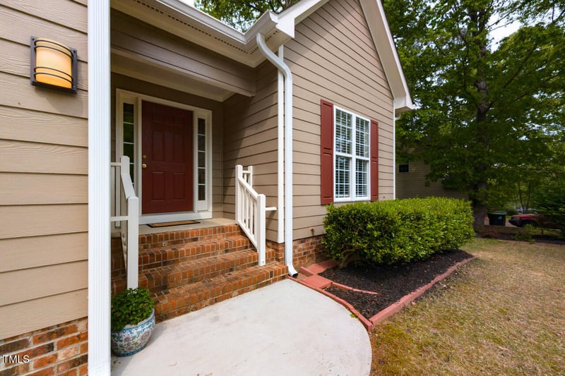 216 Harvester Dr, Holly Springs, NC 27540