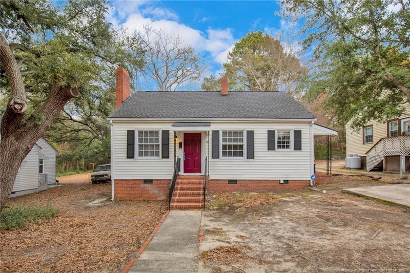 216 Hawthorne Rd, Fayetteville, NC 28301
