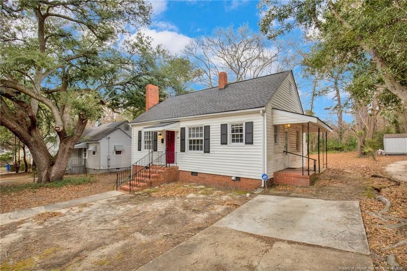 216 Hawthorne Rd, Fayetteville, NC 28301